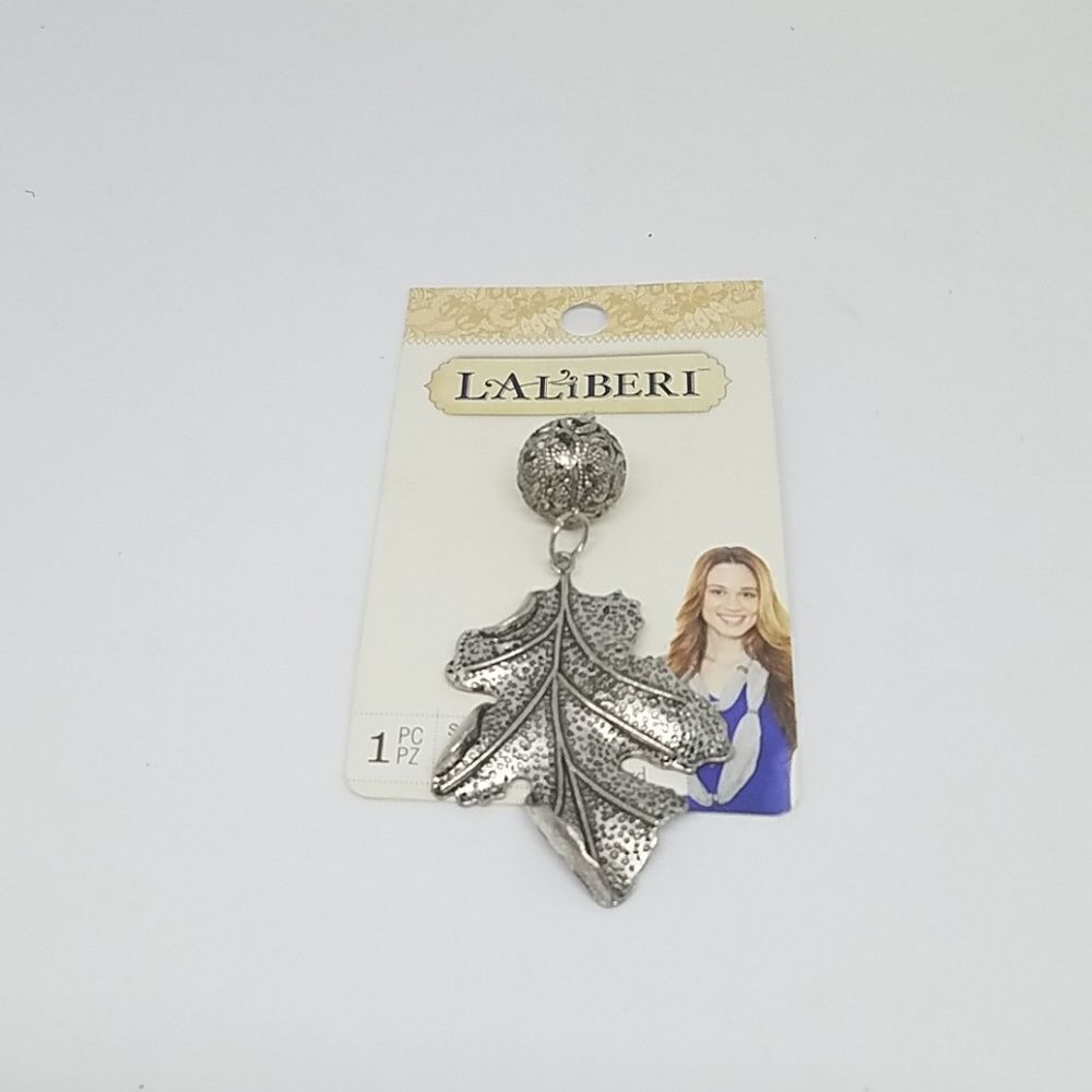 NWT Laliberi Silver Leaf Scarf Ornament